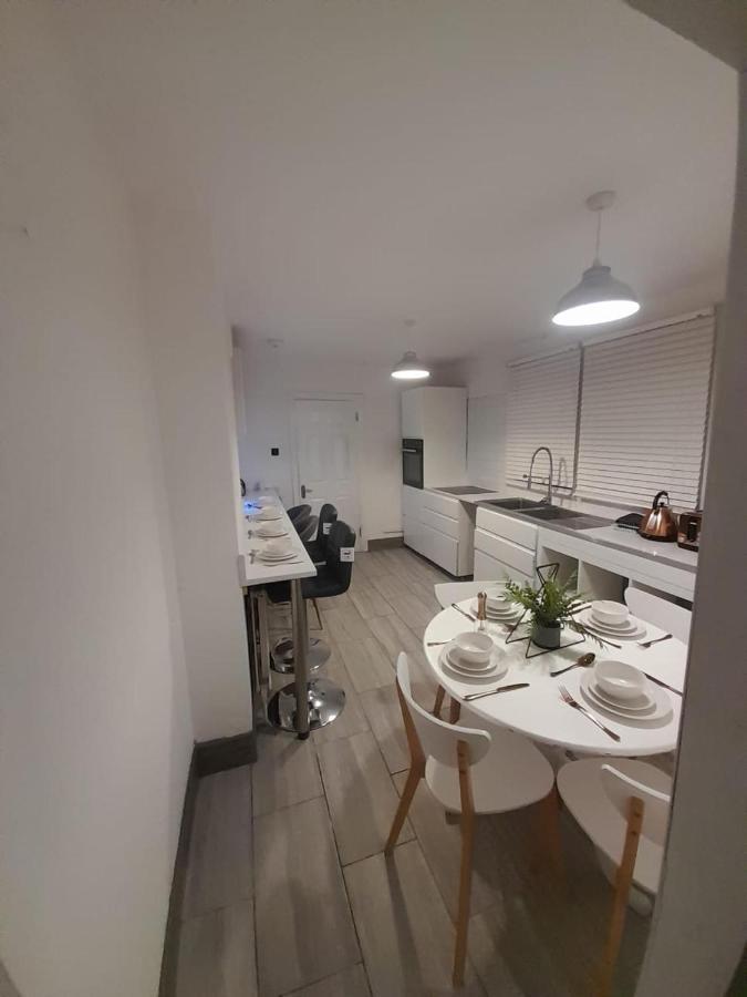 Вилла 3-Bed House In London Self-Contained In Ladywell Экстерьер фото
