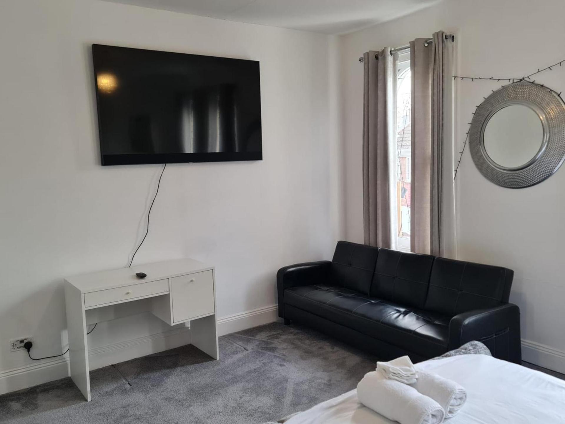 Вилла 3-Bed House In London Self-Contained In Ladywell Экстерьер фото